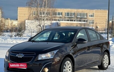 Chevrolet Cruze II, 2014 год, 935 000 рублей, 2 фотография