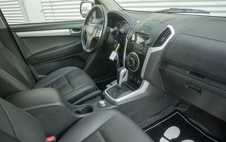 Isuzu D-Max II, 2017 год, 2 693 000 рублей, 19 фотография