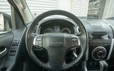 Isuzu D-Max II, 2017 год, 2 693 000 рублей, 18 фотография