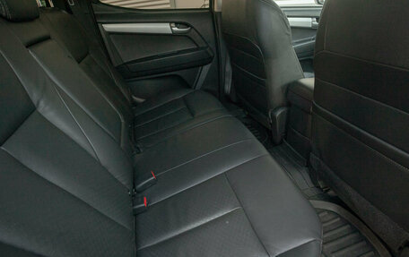 Isuzu D-Max II, 2017 год, 2 693 000 рублей, 16 фотография