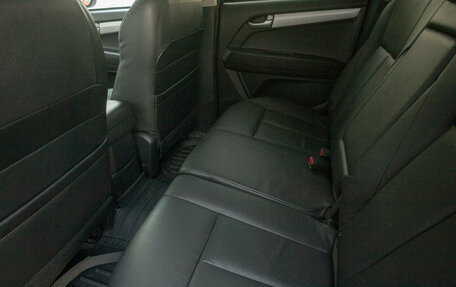 Isuzu D-Max II, 2017 год, 2 693 000 рублей, 15 фотография