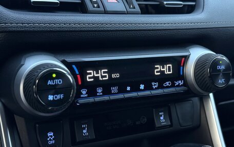 Toyota RAV4, 2019 год, 3 300 000 рублей, 4 фотография