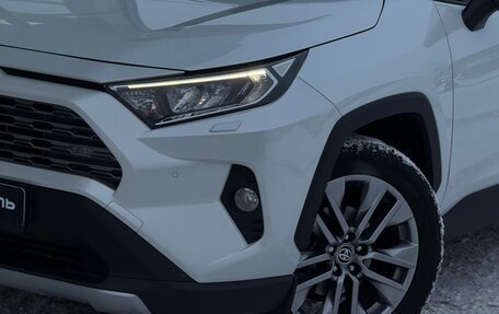 Toyota RAV4, 2019 год, 3 300 000 рублей, 12 фотография