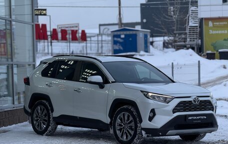 Toyota RAV4, 2019 год, 3 300 000 рублей, 13 фотография