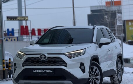 Toyota RAV4, 2019 год, 3 300 000 рублей, 10 фотография