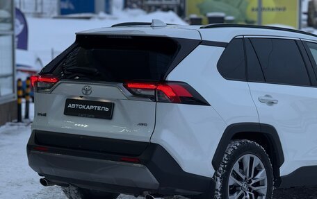 Toyota RAV4, 2019 год, 3 300 000 рублей, 19 фотография