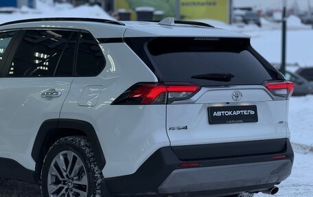 Toyota RAV4, 2019 год, 3 300 000 рублей, 23 фотография