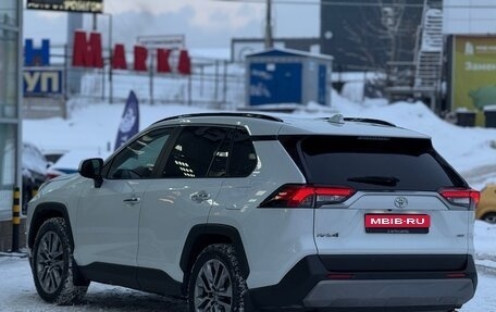 Toyota RAV4, 2019 год, 3 300 000 рублей, 21 фотография