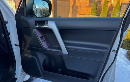 Toyota Land Cruiser Prado 150 рестайлинг 2, 2015 год, 3 500 000 рублей, 21 фотография