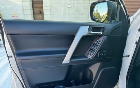 Toyota Land Cruiser Prado 150 рестайлинг 2, 2015 год, 3 500 000 рублей, 32 фотография