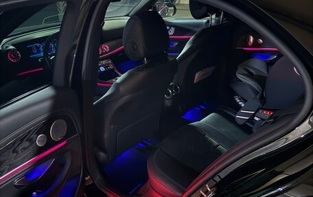 Mercedes-Benz E-Класс, 2019 год, 3 350 000 рублей, 10 фотография