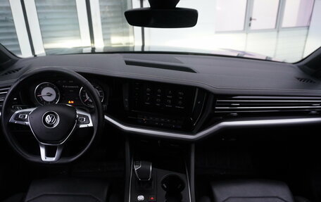 Volkswagen Touareg III, 2018 год, 4 550 000 рублей, 11 фотография