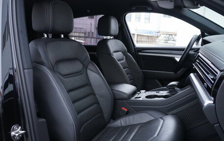 Volkswagen Touareg III, 2018 год, 4 550 000 рублей, 9 фотография