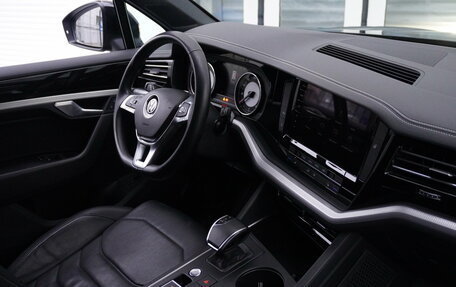 Volkswagen Touareg III, 2018 год, 4 550 000 рублей, 10 фотография