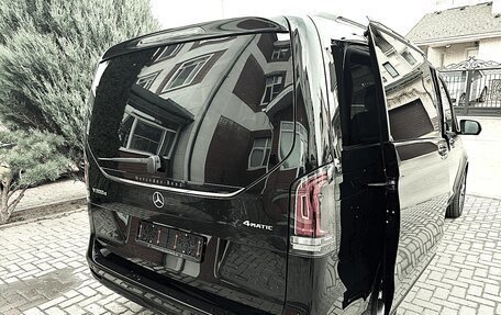 Mercedes-Benz V-Класс, 2024 год, 9 880 000 рублей, 3 фотография