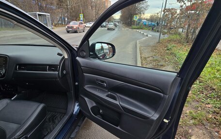 Mitsubishi Outlander III рестайлинг 3, 2018 год, 2 350 000 рублей, 3 фотография