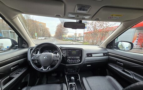 Mitsubishi Outlander III рестайлинг 3, 2018 год, 2 350 000 рублей, 5 фотография