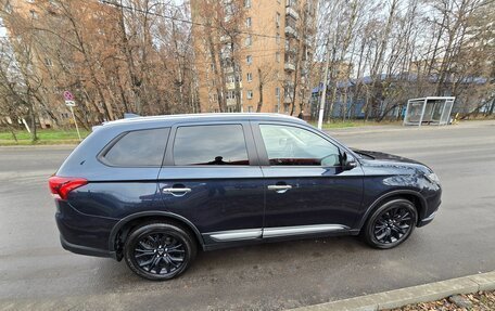 Mitsubishi Outlander III рестайлинг 3, 2018 год, 2 350 000 рублей, 10 фотография