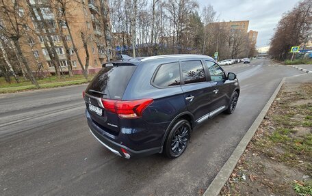 Mitsubishi Outlander III рестайлинг 3, 2018 год, 2 350 000 рублей, 11 фотография
