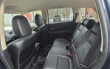 Mitsubishi Outlander III рестайлинг 3, 2018 год, 2 350 000 рублей, 8 фотография