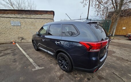 Mitsubishi Outlander III рестайлинг 3, 2018 год, 2 350 000 рублей, 18 фотография