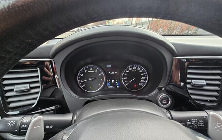 Mitsubishi Outlander III рестайлинг 3, 2018 год, 2 350 000 рублей, 17 фотография