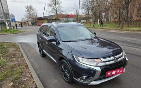 Mitsubishi Outlander III рестайлинг 3, 2018 год, 2 350 000 рублей, 16 фотография