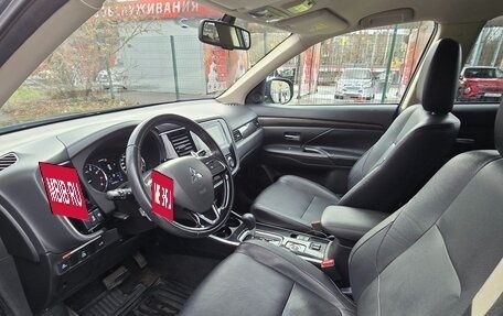 Mitsubishi Outlander III рестайлинг 3, 2018 год, 2 350 000 рублей, 19 фотография