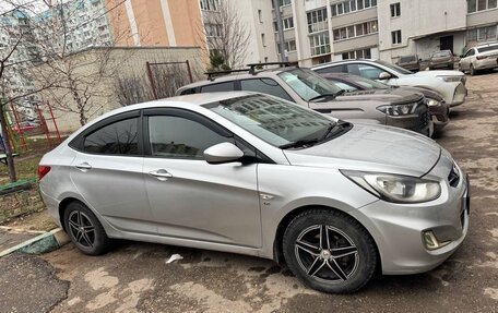 Hyundai Solaris II рестайлинг, 2013 год, 600 000 рублей, 2 фотография