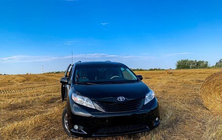 Toyota Sienna III, 2010 год, 1 599 999 рублей, 2 фотография