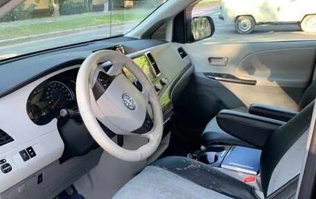 Toyota Sienna III, 2010 год, 1 599 999 рублей, 5 фотография