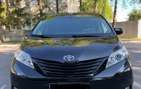 Toyota Sienna III, 2010 год, 1 599 999 рублей, 8 фотография