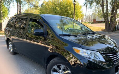Toyota Sienna III, 2010 год, 1 599 999 рублей, 7 фотография