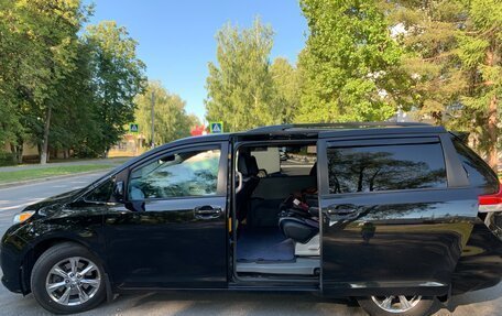 Toyota Sienna III, 2010 год, 1 599 999 рублей, 3 фотография