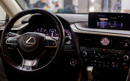 Lexus RX IV рестайлинг, 2017 год, 4 000 000 рублей, 23 фотография