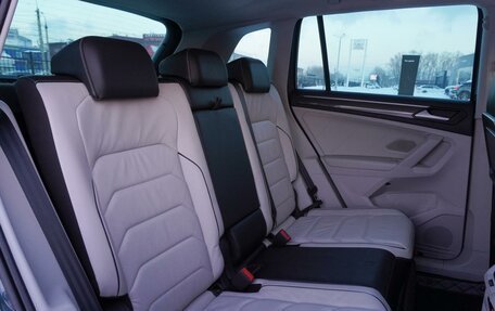 Volkswagen Tiguan II, 2020 год, 2 430 000 рублей, 13 фотография