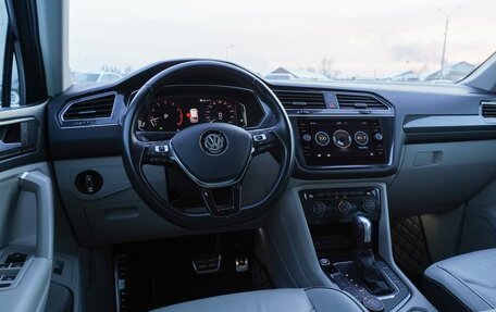 Volkswagen Tiguan II, 2020 год, 2 430 000 рублей, 12 фотография