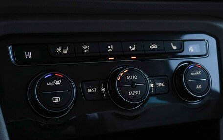 Volkswagen Tiguan II, 2020 год, 2 430 000 рублей, 19 фотография