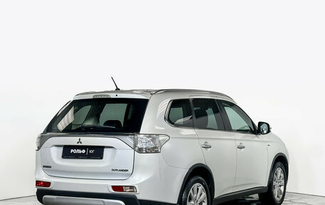 Mitsubishi Outlander III рестайлинг 3, 2014 год, 1 535 000 рублей, 5 фотография