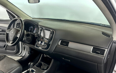 Mitsubishi Outlander III рестайлинг 3, 2014 год, 1 535 000 рублей, 9 фотография