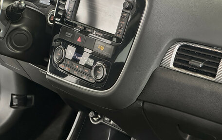 Mitsubishi Outlander III рестайлинг 3, 2014 год, 1 535 000 рублей, 17 фотография