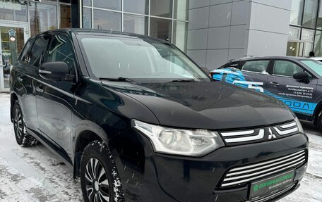 Mitsubishi Outlander III рестайлинг 3, 2013 год, 1 220 000 рублей, 3 фотография