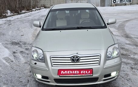 Toyota Avensis III рестайлинг, 2004 год, 530 000 рублей, 1 фотография