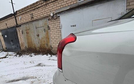 Toyota Avensis III рестайлинг, 2004 год, 530 000 рублей, 19 фотография