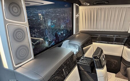 Mercedes-Benz V-Класс, 2022 год, 28 000 000 рублей, 34 фотография