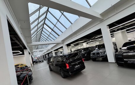 Mercedes-Benz V-Класс, 2022 год, 28 000 000 рублей, 39 фотография