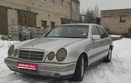Mercedes-Benz E-Класс, 1995 год, 320 000 рублей, 1 фотография
