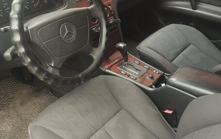 Mercedes-Benz E-Класс, 1995 год, 320 000 рублей, 3 фотография