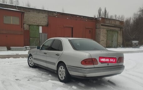 Mercedes-Benz E-Класс, 1995 год, 320 000 рублей, 2 фотография