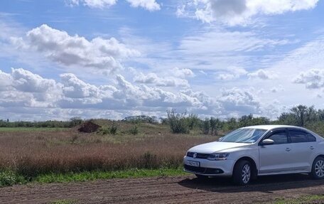 Volkswagen Jetta VI, 2011 год, 1 050 000 рублей, 2 фотография